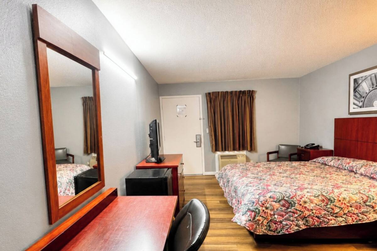 Desk, WiFi (free), bed sheets