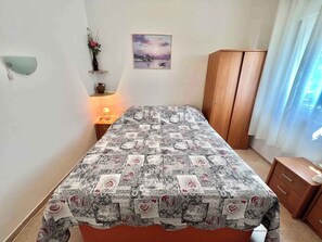 1 室のベッドルーム、WiFi