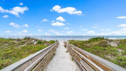 Sea La Vie Cottage by the Beach - Unit A