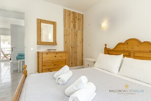 2 makuuhuonetta, silitysrauta/-lauta, ilmainen Wi-Fi, vuodevaatteet