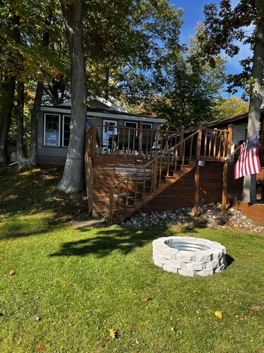Waterfront Getaway on Beautiful Long Lake!