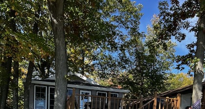 Waterfront Getaway on Beautiful Long Lake!