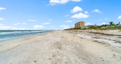 Sea La Vie Cottage by the Beach - Unit B