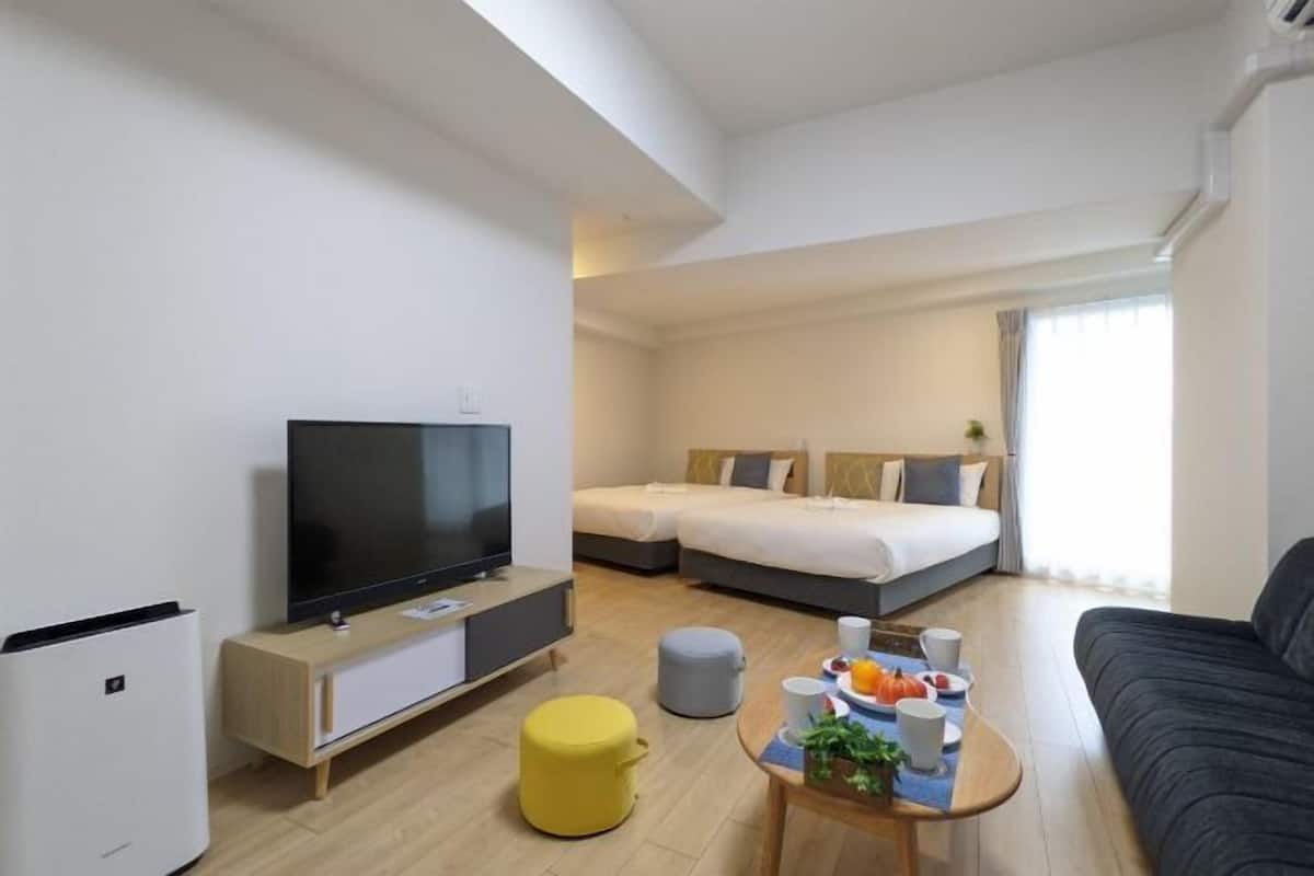 Ropa de cama de alta calidad, cortinas blackout y wifi gratis