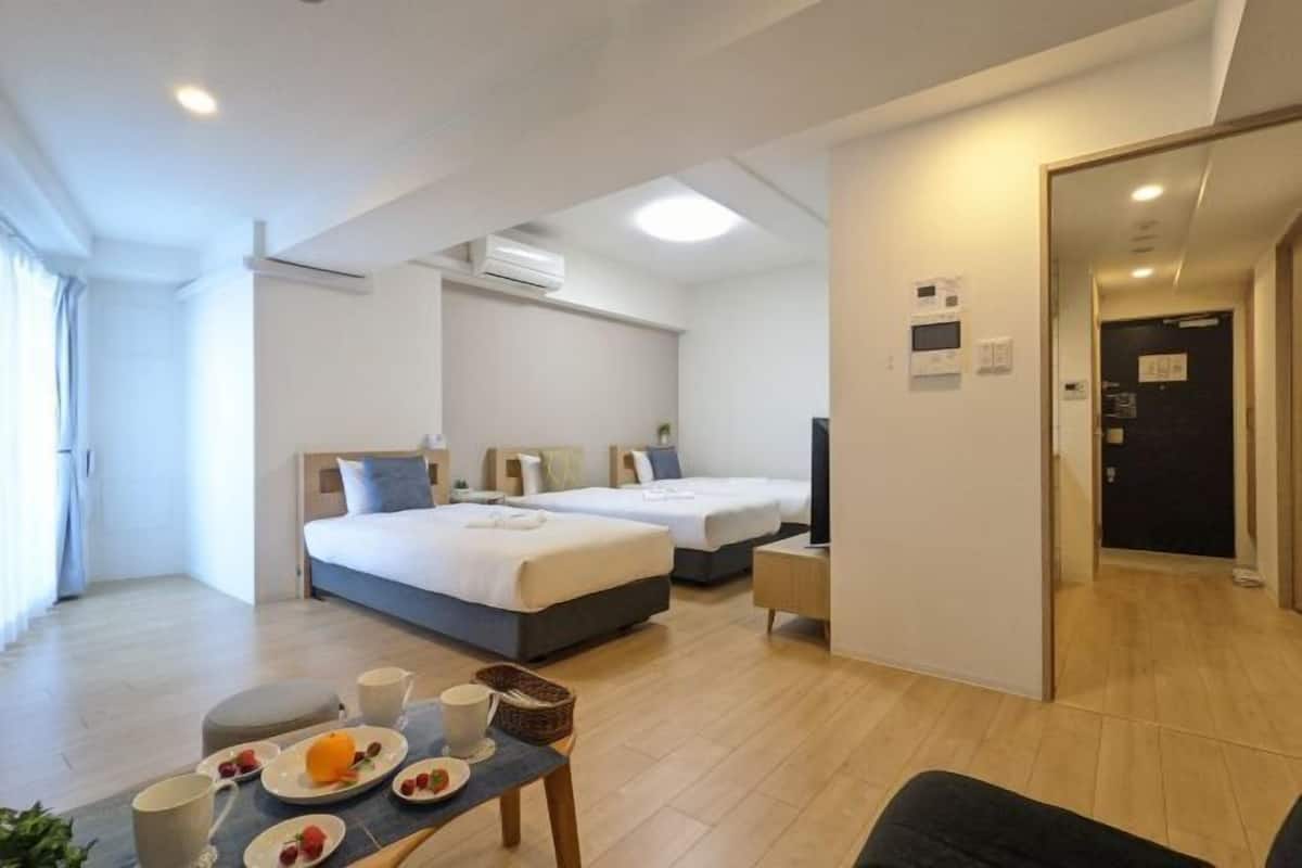 Ropa de cama de alta calidad, cortinas blackout y wifi gratis