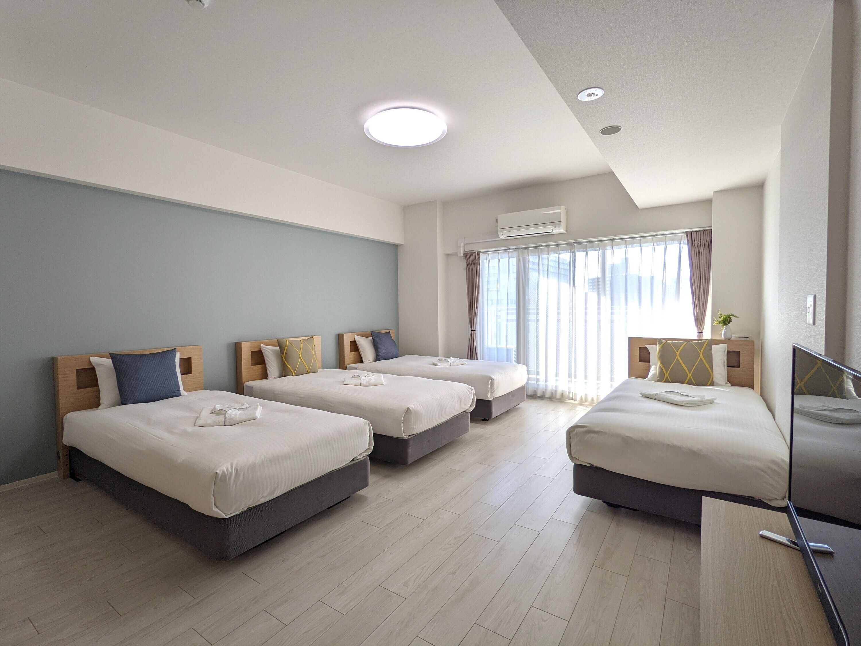 Chambre Quadruple Deluxe | Literie de qualité supérieure, rideaux occultants