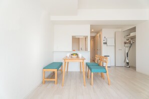 Premium Twin Room | In-room dining