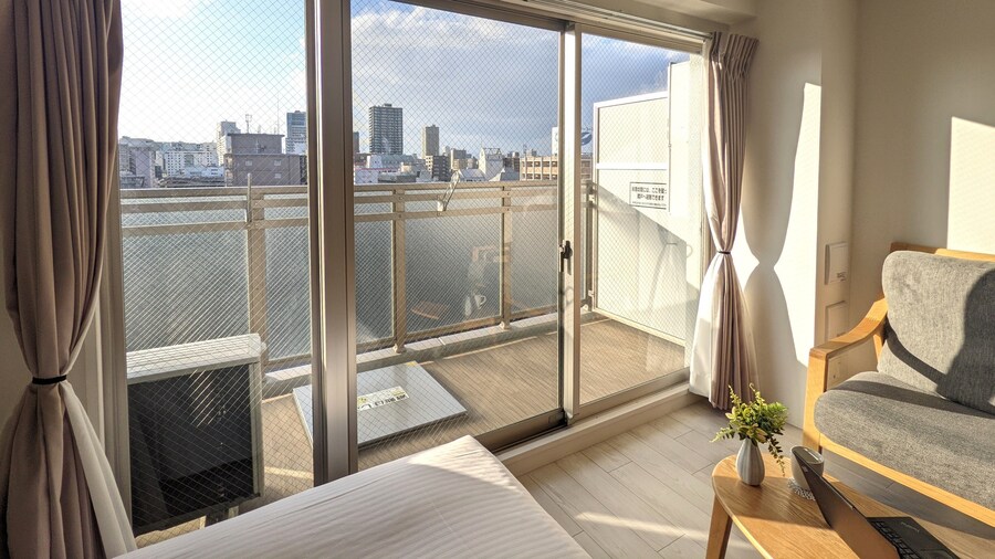 ESLEAD HOTEL OSAKA TSURUHASHI