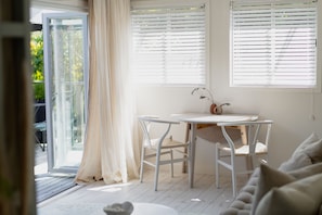 Interior - Romantic, sun filled, 6 minute walk to beach (Waiheke Island)