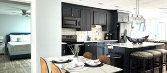 Modern Peaceful Pool Home, 25 Mins To Theme Parks!