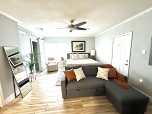 Smart TV, streaming services - Modern Peaceful Pool Home, 25 Mins To Theme Parks! (St. Cloud)