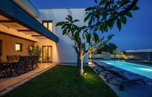 Pool - Beach front home in Pula (Pula)