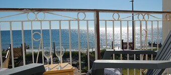 Sunny Side Up Beach House in Tywyn