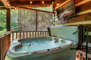 Indoor spa tub
