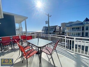 Outdoor dining - Top floor Ocean View on 2nd Street (Ocean City)