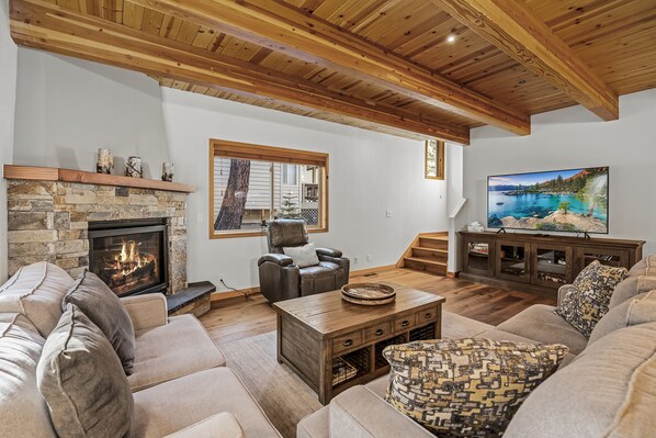 Smart TV, fireplace, offices - Tahoe Donner Chalet w/ Guest Passes | Near Golf Course, Trails & Rec Center (Truckee)