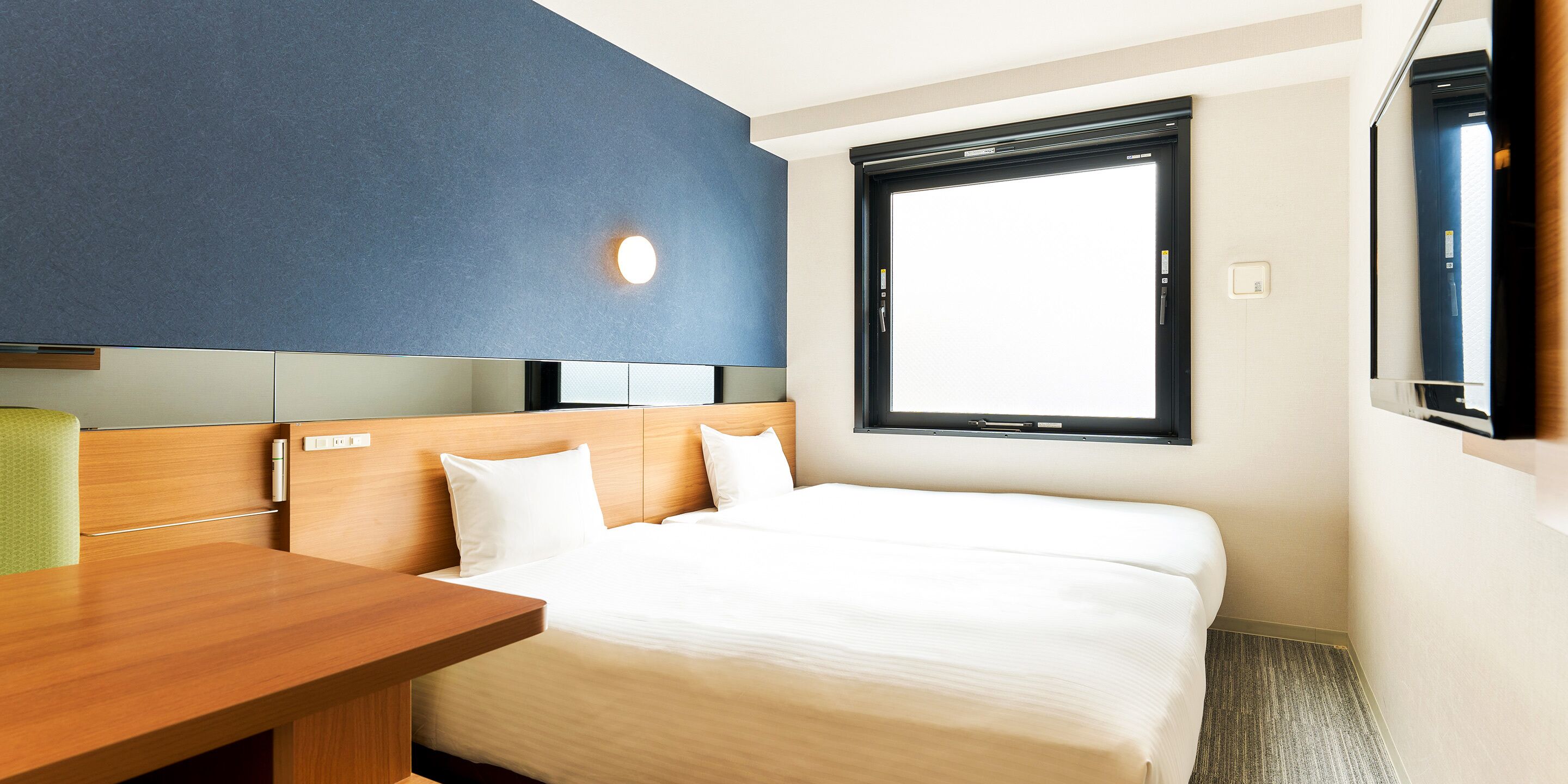 Camera Standard con 2 letti singoli | Una scrivania, postazione laptop, tende oscuranti, Wi-Fi gratuito