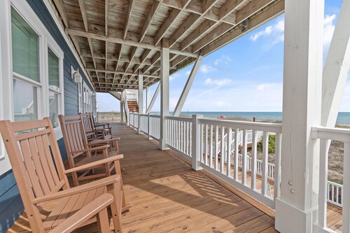 "Happily Ever After" Luxury Oceanfront home w/ Private Pool, 10 Bedrooms, 10.5 Baths