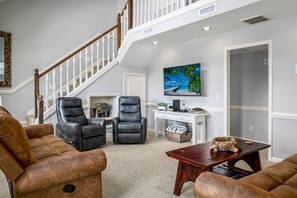 TV - "The Blue Palm" - Second row home w/ PRIVATE pool, 4 bedrooms / 3.5 baths (Holden Beach)