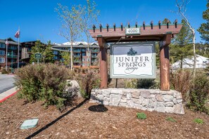 Property grounds - Ski in Ski Out Juniper Springs Lodge #351 Luxury Slope-side 2 Bedrm 2 Bath End Unit! (Mammoth Lakes)