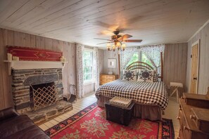 3 soverom, strykejern/-brett, internettilgang og sengetøy