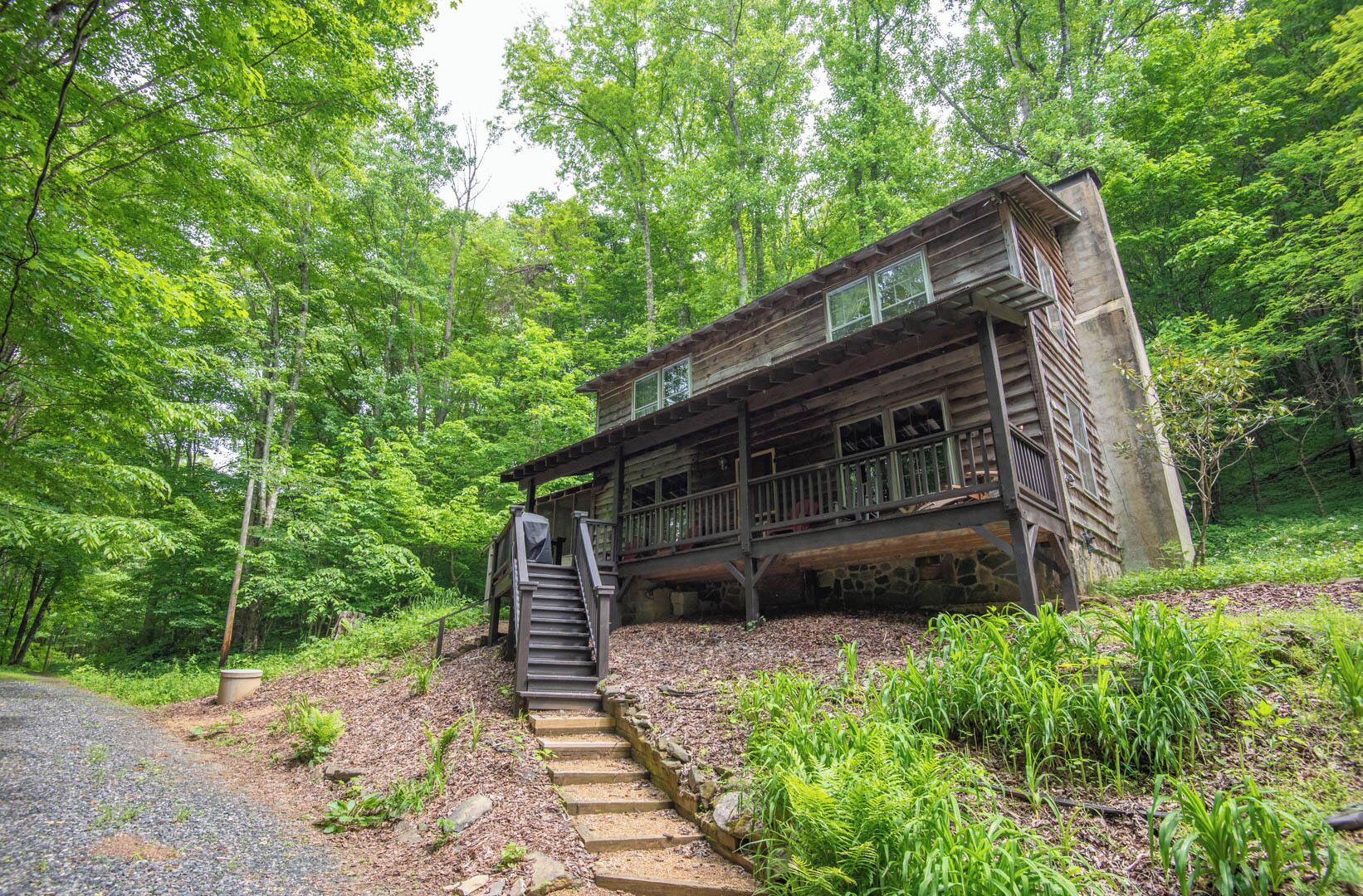 Rustic Retreat - Wood Burning Fireplace - Short Drive To New River - 20 Min to WJ
