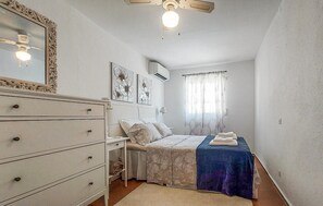 1 bedroom, travel cot, free WiFi - 2 bedroom gorgeous home in Malaga (Malaga)