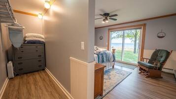 3 makuuhuonetta, silitysrauta/-lauta, Wi-Fi, vuodevaatteet