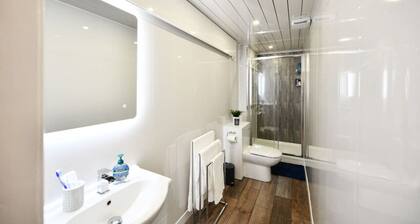 The Wee Lion -1 bed newly refurbished first floor flat in Troon