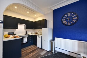 Frigorífic, microones, forn i placa de cuina 