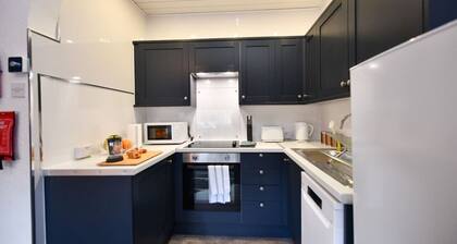 The Wee Lion -1 bed newly refurbished first floor flat in Troon