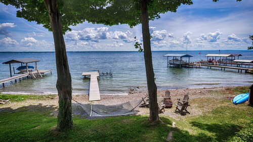 UnWined Lakeside: Remodeled Lakefront Home