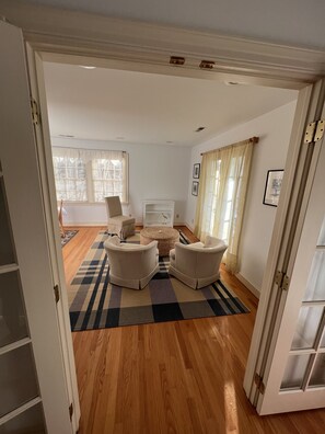 Interior - Charlottesville/ Ivy Apartment Cottage (Charlottesville)