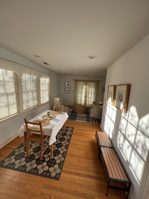Dining - Charlottesville/ Ivy Apartment Cottage (Charlottesville)