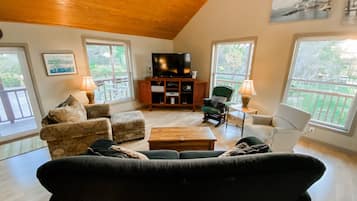 Smart TV, DVD player, books, stereo