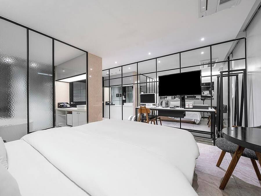 Special Offer-3D Mirror | Individually decorated, individually furnished, soundproofing, free WiFi