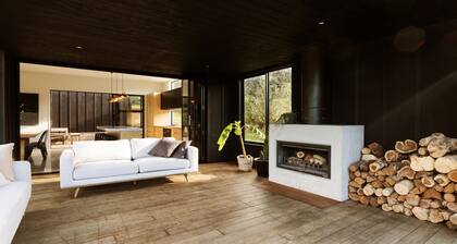 Modern Raglan Hideaway