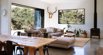 Modern Raglan Hideaway