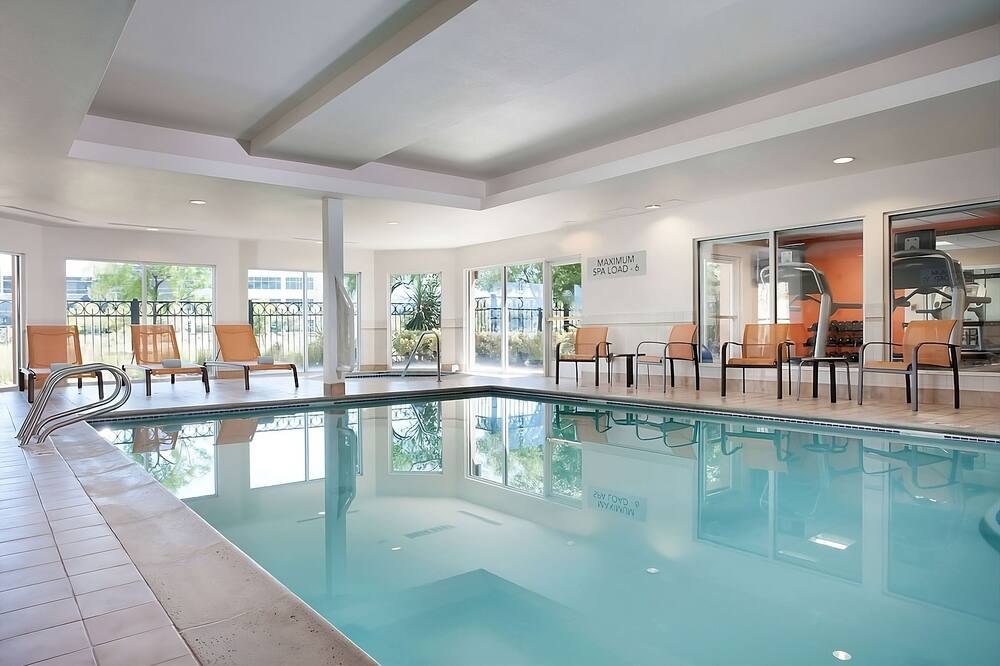 Wonderful Trip! 3 Units w\/ FREE Parking, Indoor Pool, Games at NOW Arena!