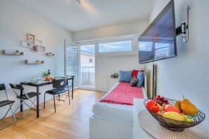 Iron/ironing board, free WiFi, bed sheets - Cosy Home Lugano Few Min From Lake, Lugano, Switzerland (Lugano)