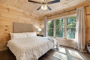 2 bedrooms, iron/ironing board, free Internet, bed sheets