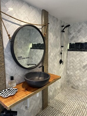 Hårtørrer, håndklæder, Sæbe, Shampoo