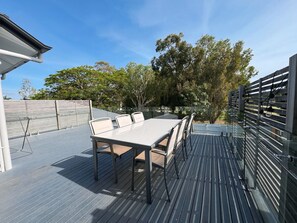 Outdoor dining - Upstairs Hawthorne  · Park Side Stars ⭐️⭐️⭐️⭐️⭐️ (Hawthorne)