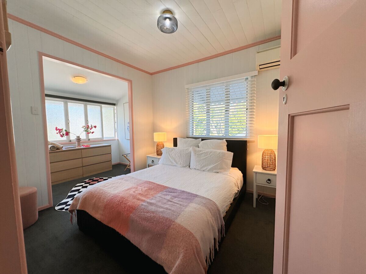 3 Schlafzimmer, Schreibtisch, Bügeleisen/Bügelbrett, Reisekinderbett