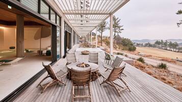 Innenpool, Außenpool (je nach Saison geöffnet)