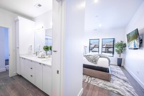 4 Schlafzimmer, Schreibtisch, Bügeleisen/Bügelbrett, kostenloses WLAN