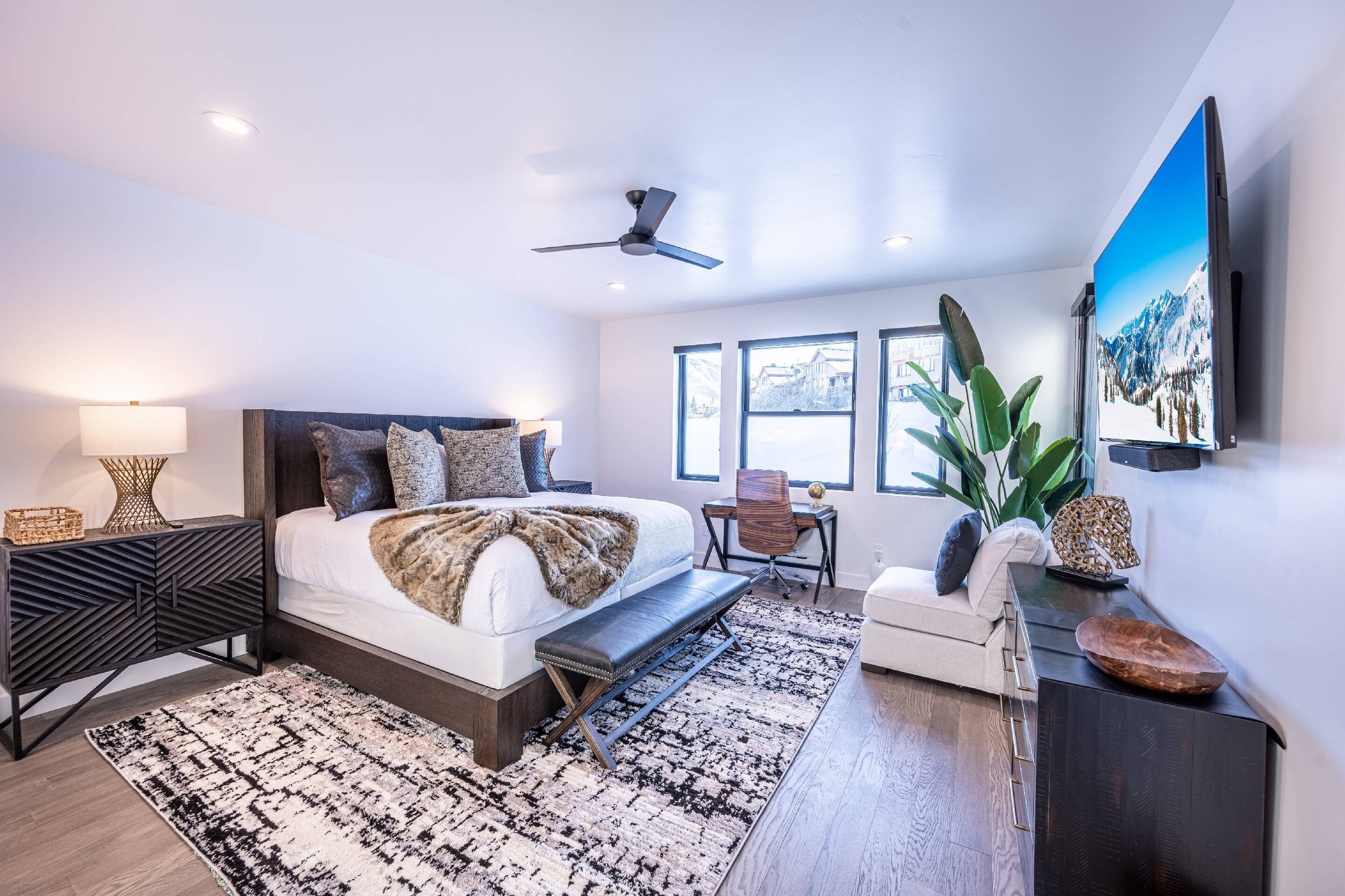 4 chambres, bureau, fer et planche à repasser, accès au Wi-Fi (inclus)