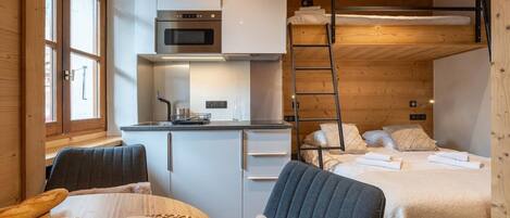 1 habitación, tabla de planchar con plancha y wifi gratis