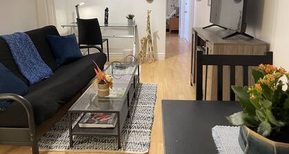 Cozy Apt in Great Central location + free parking - 31 night minimum