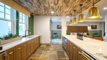 Refrigerador, microondas, horno y lavavajillas